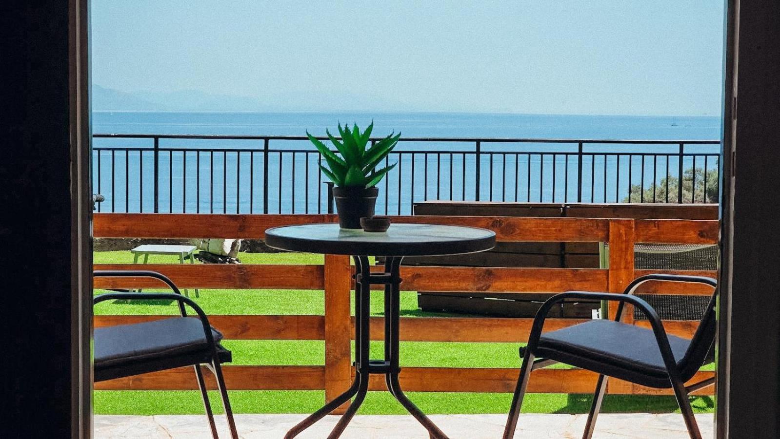 Silent Bay Apartments Katavolos Exterior photo